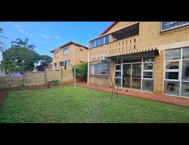 5 BEDROOM HOUSE FOR SALE IN OVERPORT